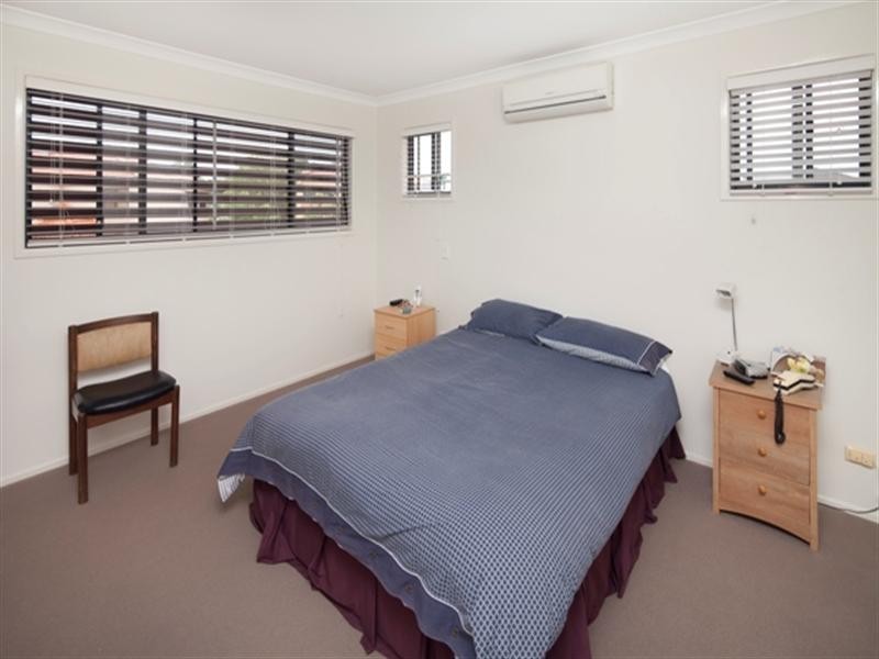 10 ‘Burleigh Village’, 16 Gardendale Crescent, Burleigh Waters QLD 4220