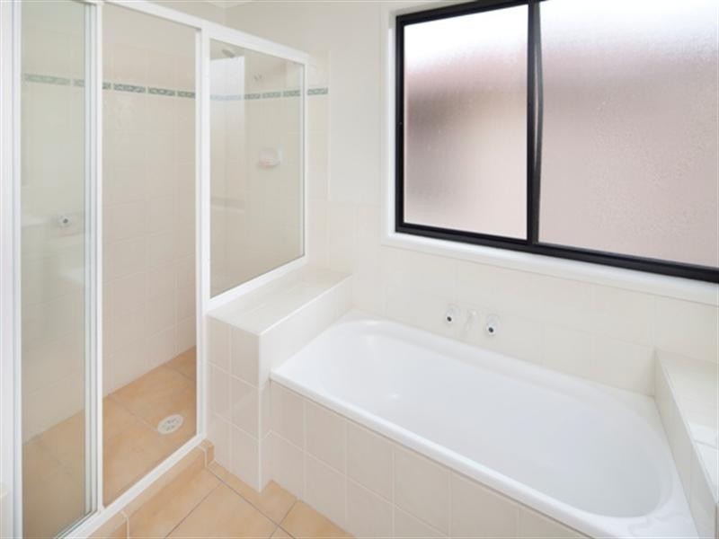 10 ‘Burleigh Village’, 16 Gardendale Crescent, Burleigh Waters QLD 4220