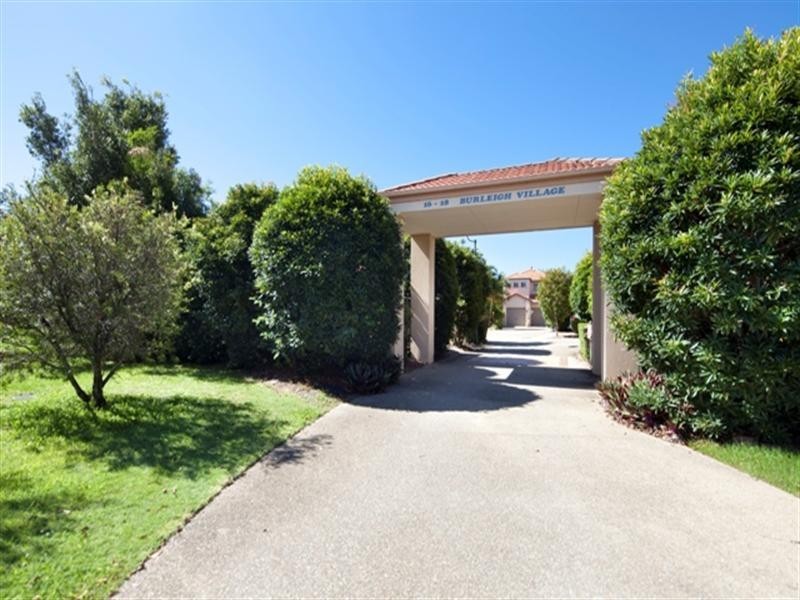 10 ‘Burleigh Village’, 16 Gardendale Crescent, Burleigh Waters QLD 4220