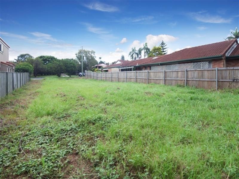 8 ODoherty Avenue, Southport QLD 4215