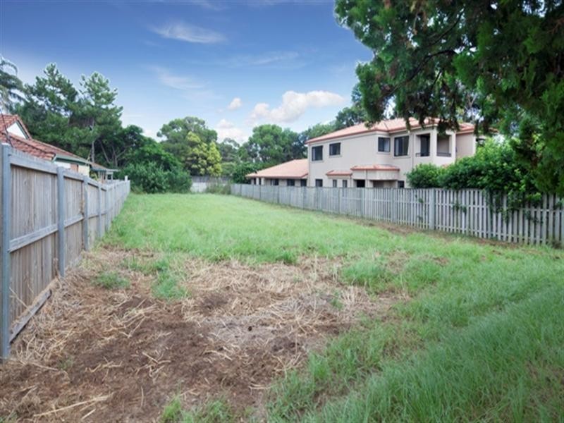 8 ODoherty Avenue, Southport QLD 4215