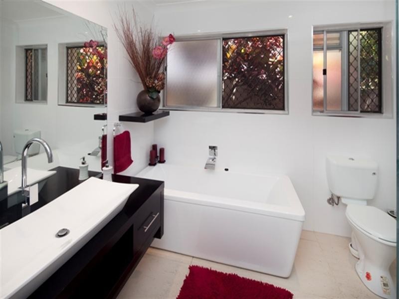 136 Monaco Street, Broadbeach Waters QLD 4218