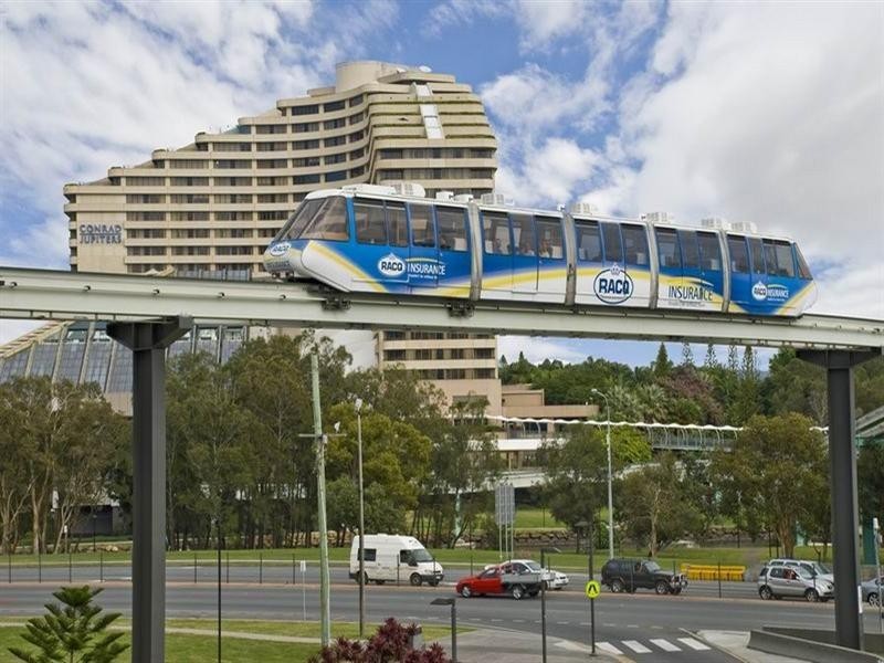 136 Monaco Street, Broadbeach Waters QLD 4218