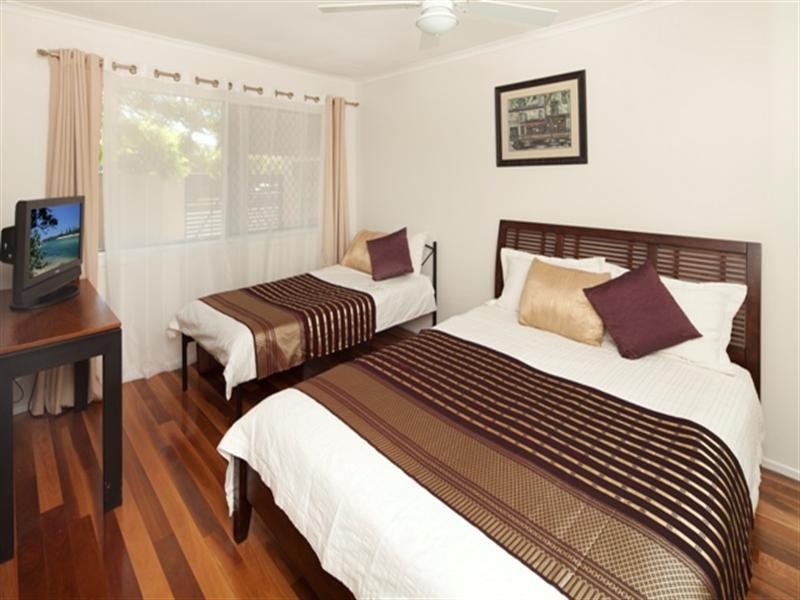 136 Monaco Street, Broadbeach Waters QLD 4218