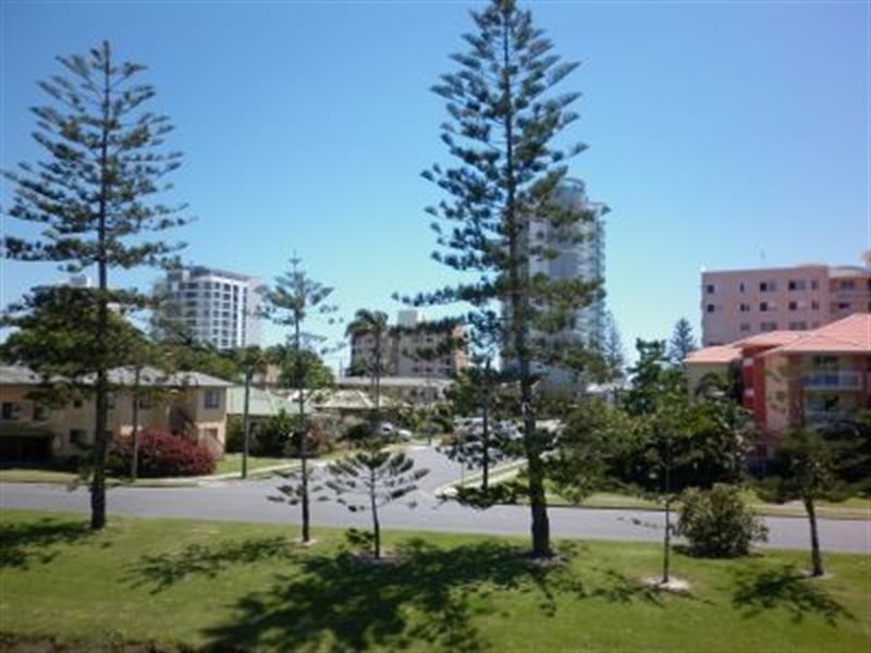 8/23 Coolangatta Road, Kirra QLD 4225