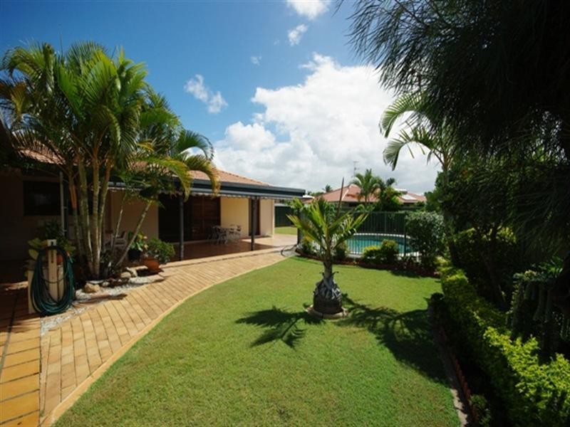 8 Intrepid Drive, Mermaid Waters QLD 4218