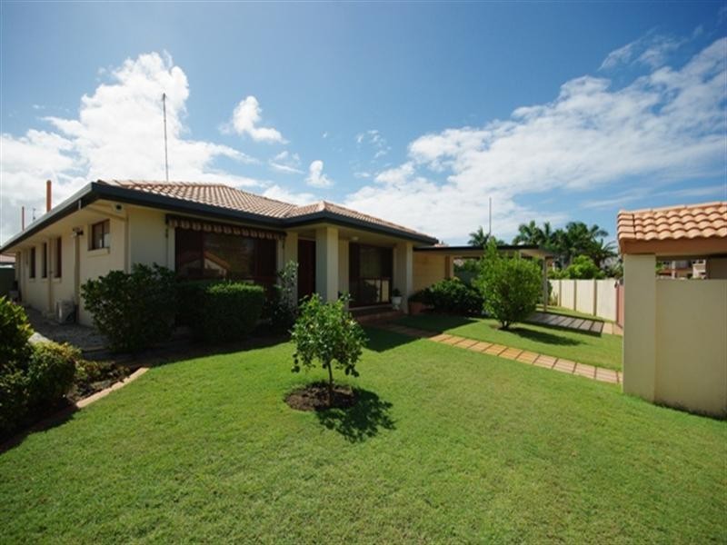 8 Intrepid Drive, Mermaid Waters QLD 4218