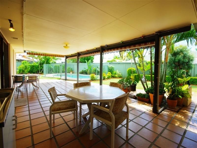 8 Intrepid Drive, Mermaid Waters QLD 4218