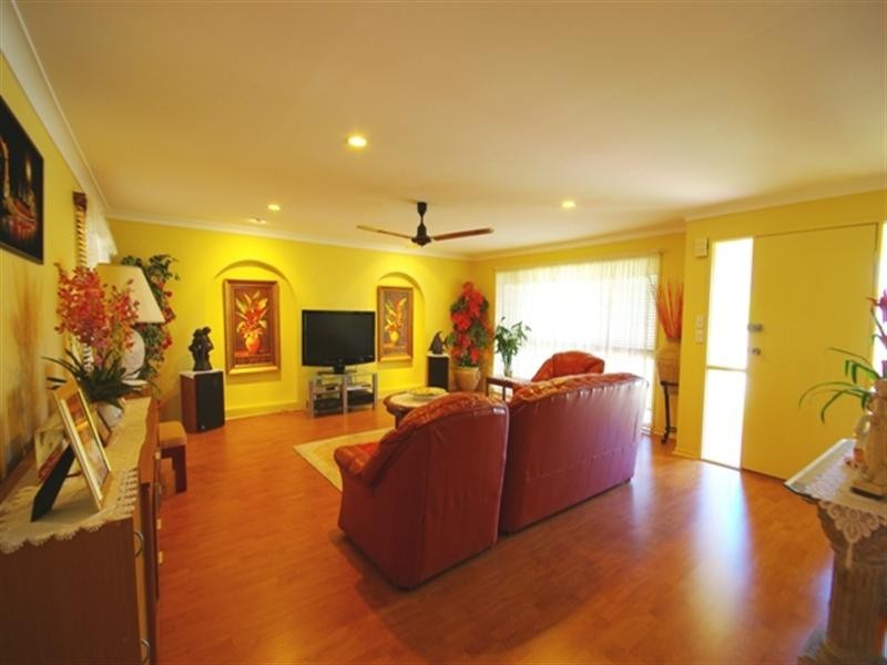 8 Intrepid Drive, Mermaid Waters QLD 4218