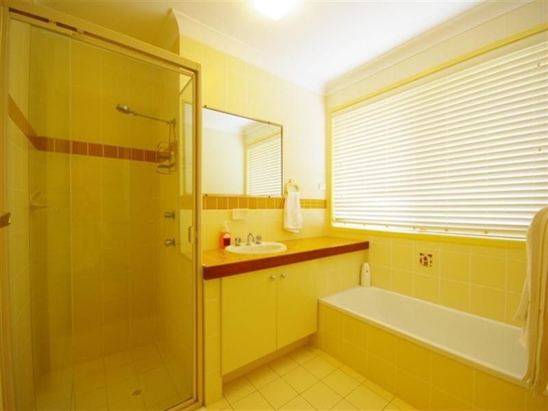 8 Intrepid Drive, Mermaid Waters QLD 4218