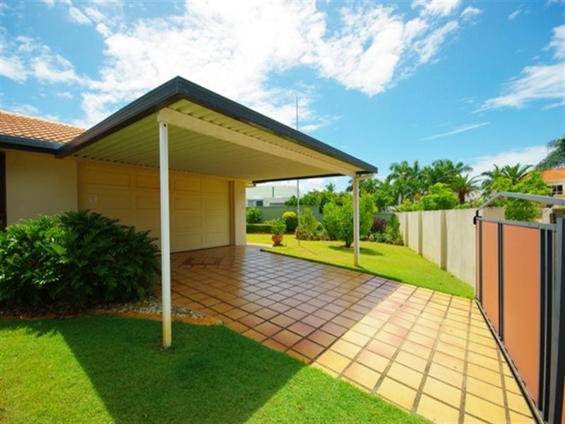 8 Intrepid Drive, Mermaid Waters QLD 4218