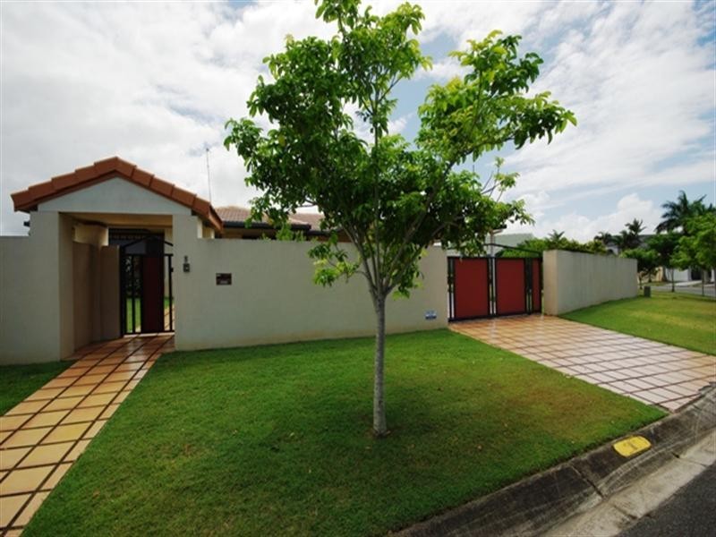 8 Intrepid Drive, Mermaid Waters QLD 4218