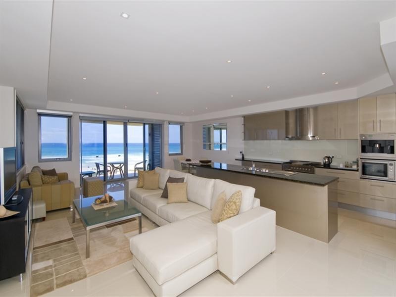 2 Twenty Fifth Avenue, Palm Beach QLD 4221