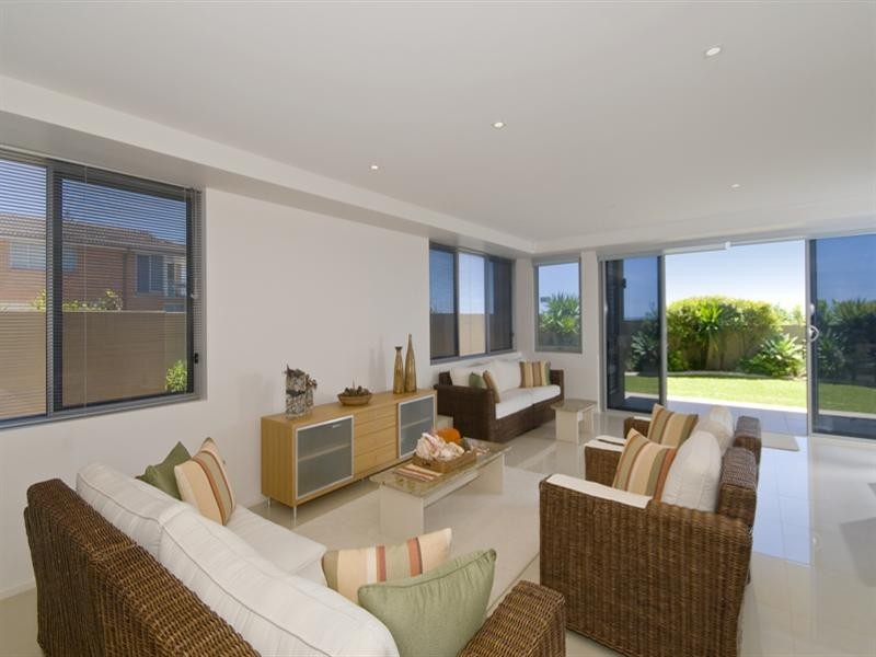 2 Twenty Fifth Avenue, Palm Beach QLD 4221