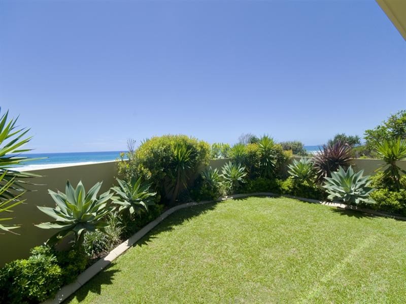 2 Twenty Fifth Avenue, Palm Beach QLD 4221