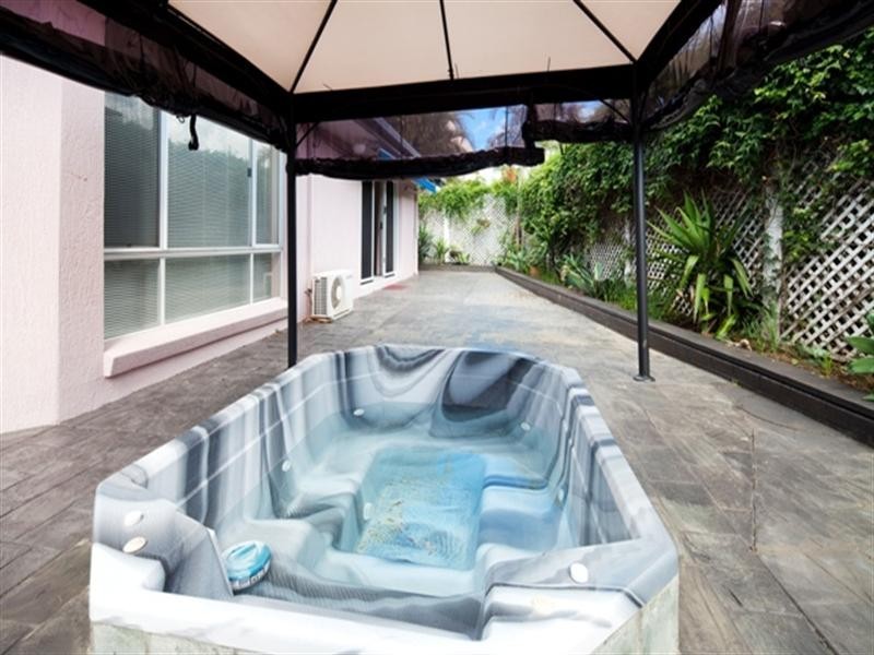 14 Cayman Drive, Clear Island Waters QLD 4226