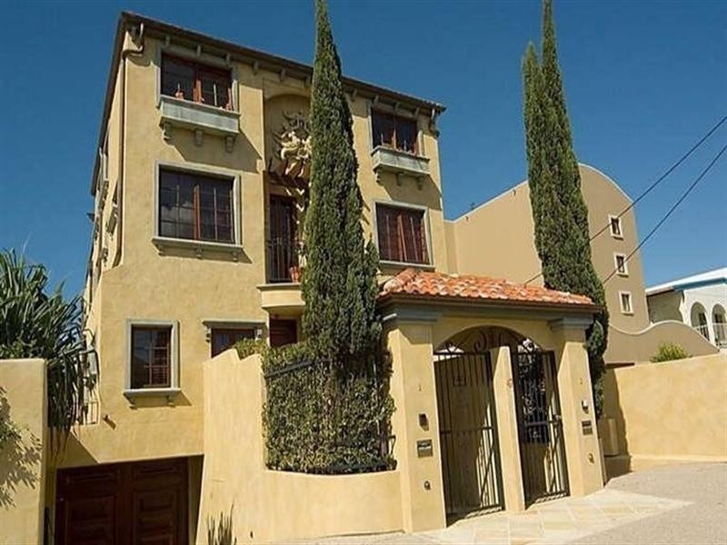 2 ‘Maison De La Mare’, 47 Seagull Avenue, Mermaid Beach QLD 4218