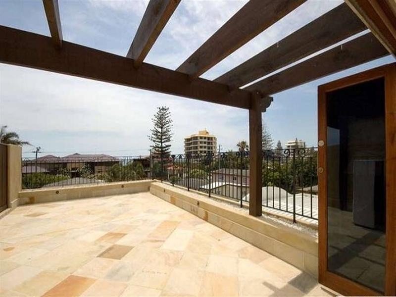 2 ‘Maison De La Mare’, 47 Seagull Avenue, Mermaid Beach QLD 4218