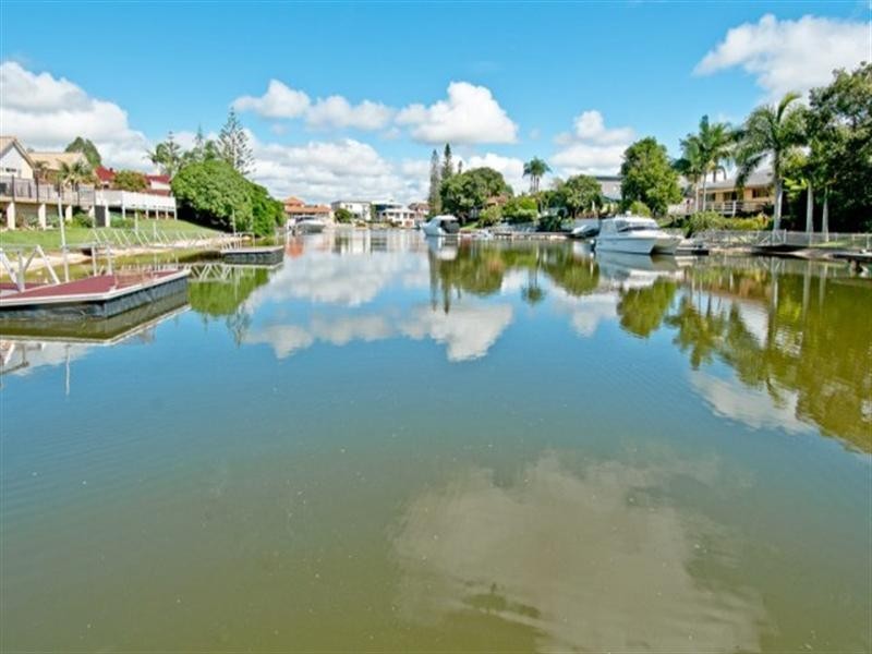 14 Bermuda Street, Broadbeach Waters QLD 4218