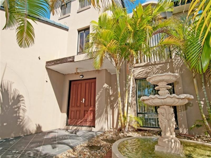 14 Bermuda Street, Broadbeach Waters QLD 4218