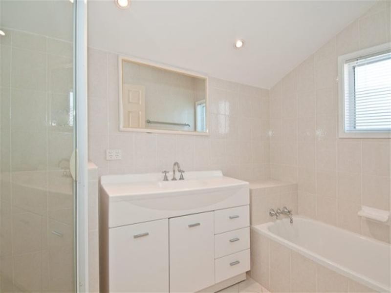 14 Bermuda Street, Broadbeach Waters QLD 4218