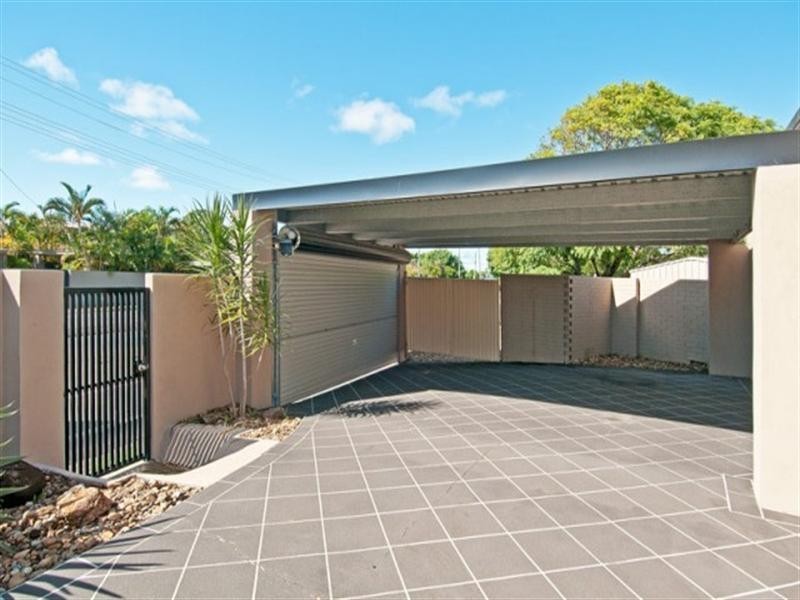 14 Bermuda Street, Broadbeach Waters QLD 4218