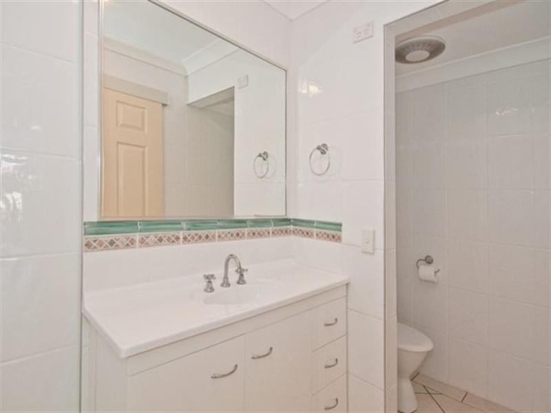 14 Bermuda Street, Broadbeach Waters QLD 4218