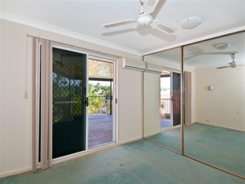 14 Bermuda Street, Broadbeach Waters QLD 4218