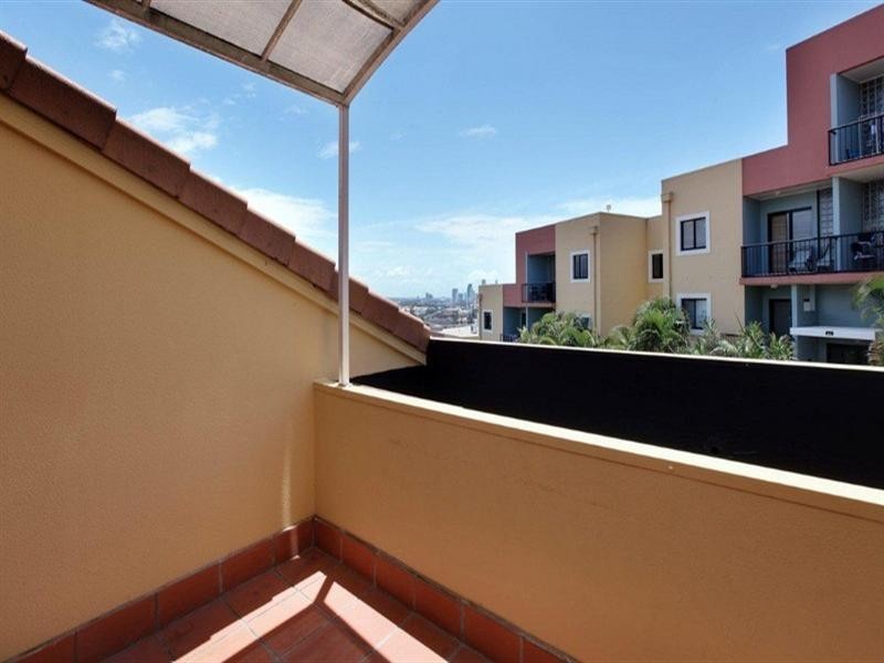 Unit E38 ‘Magic Mountain Apartments’, Great Hall Drive, Miami QLD 4220