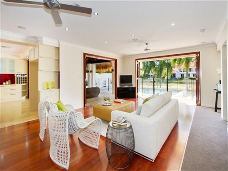 31 Park Avenue, Broadbeach Waters QLD 4218