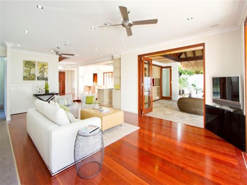 31 Park Avenue, Broadbeach Waters QLD 4218