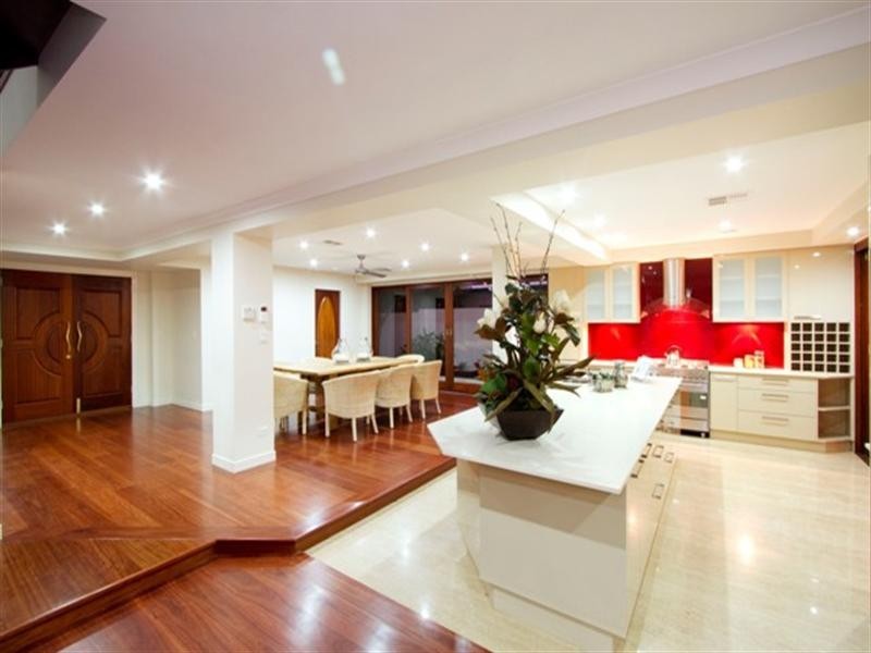 31 Park Avenue, Broadbeach Waters QLD 4218