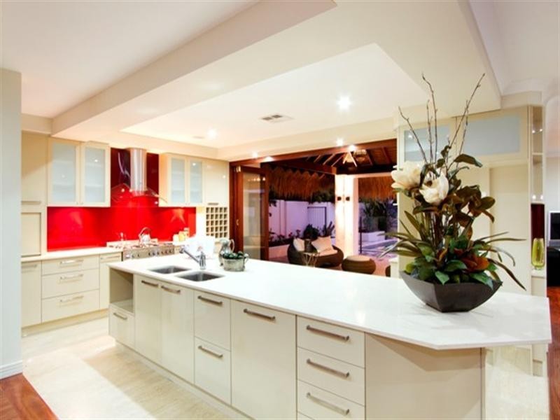 31 Park Avenue, Broadbeach Waters QLD 4218