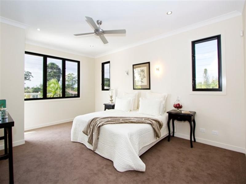 31 Park Avenue, Broadbeach Waters QLD 4218