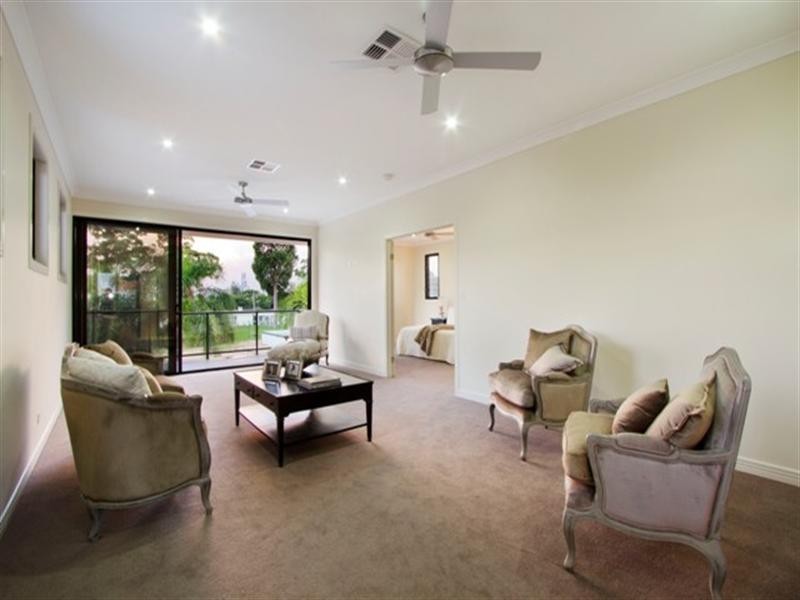 31 Park Avenue, Broadbeach Waters QLD 4218