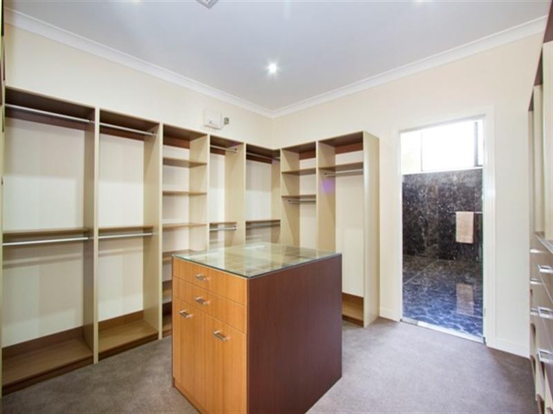 31 Park Avenue, Broadbeach Waters QLD 4218