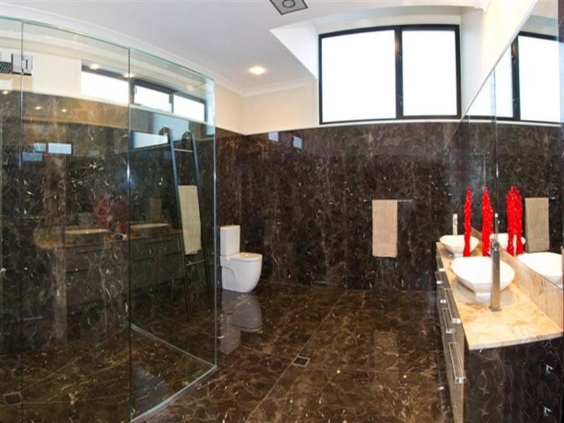 31 Park Avenue, Broadbeach Waters QLD 4218