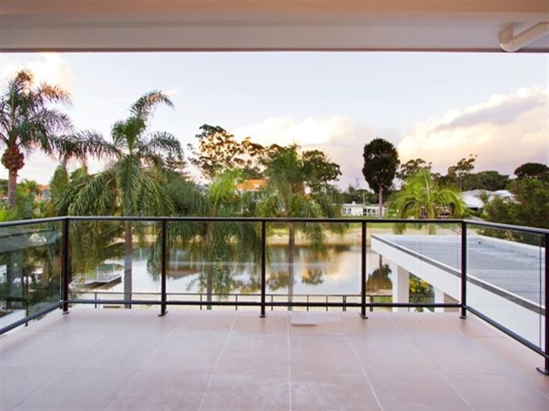 31 Park Avenue, Broadbeach Waters QLD 4218