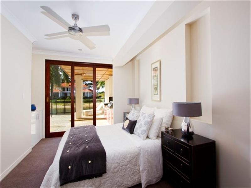 31 Park Avenue, Broadbeach Waters QLD 4218