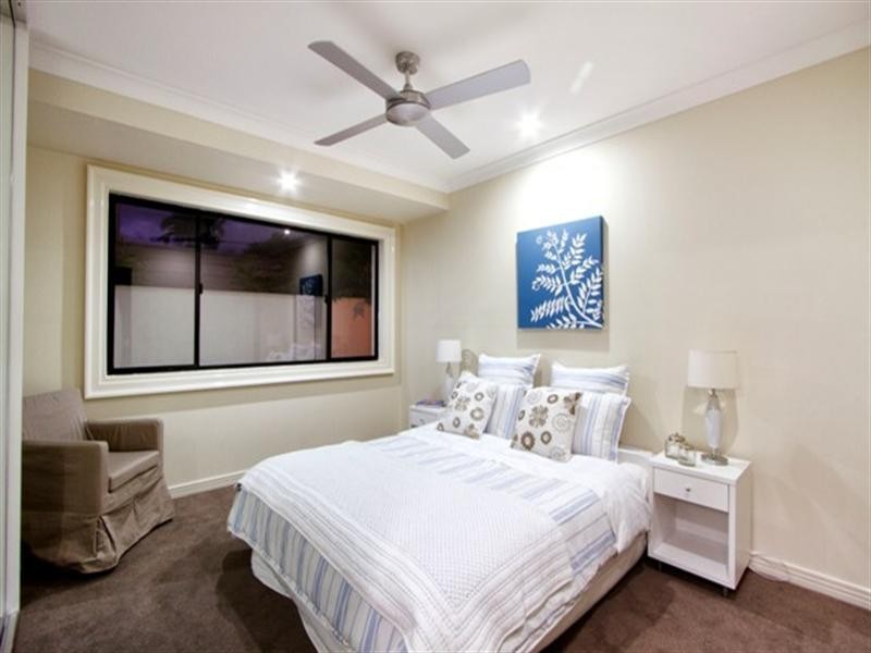 31 Park Avenue, Broadbeach Waters QLD 4218