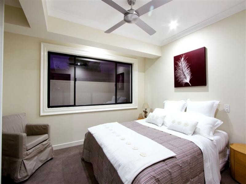 31 Park Avenue, Broadbeach Waters QLD 4218