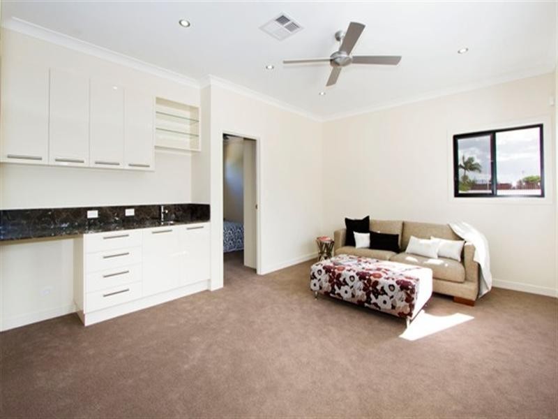 31 Park Avenue, Broadbeach Waters QLD 4218