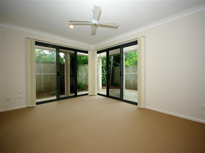 2 /77 Nobby Parade, Miami QLD 4220