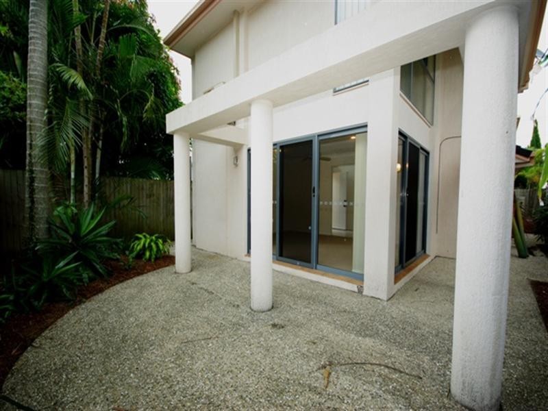 2 /77 Nobby Parade, Miami QLD 4220
