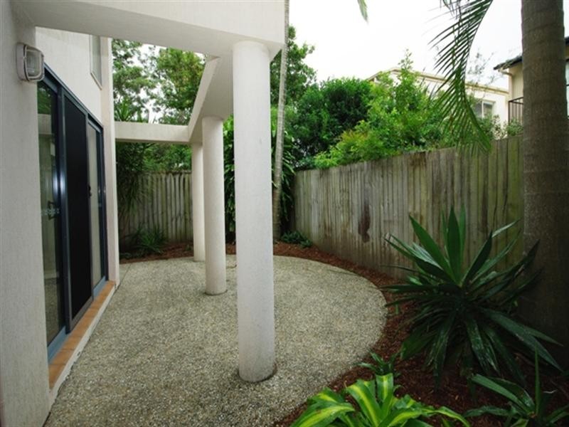 2 /77 Nobby Parade, Miami QLD 4220