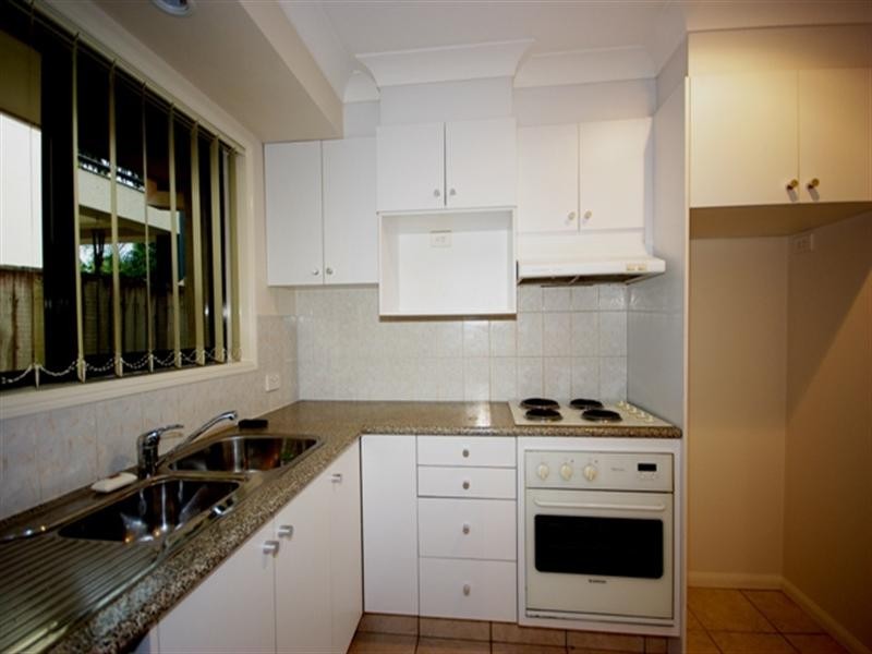 2 /77 Nobby Parade, Miami QLD 4220