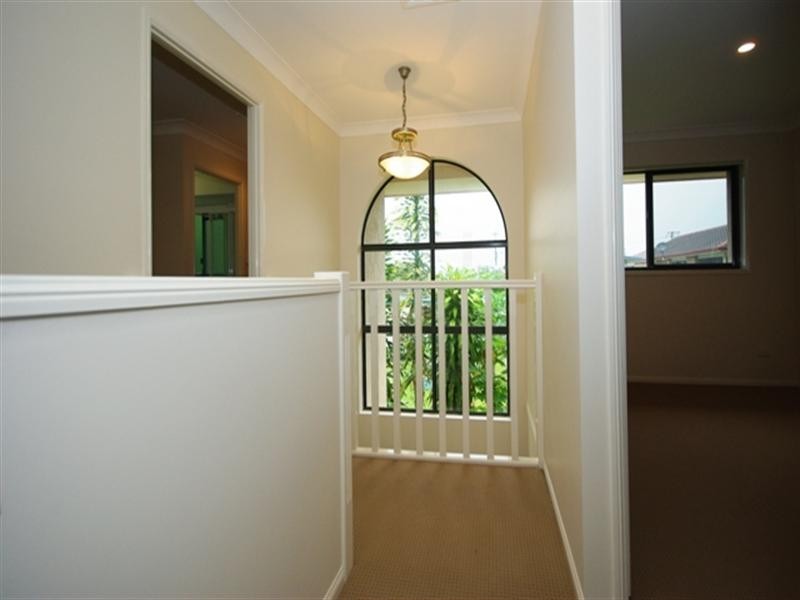 2 /77 Nobby Parade, Miami QLD 4220