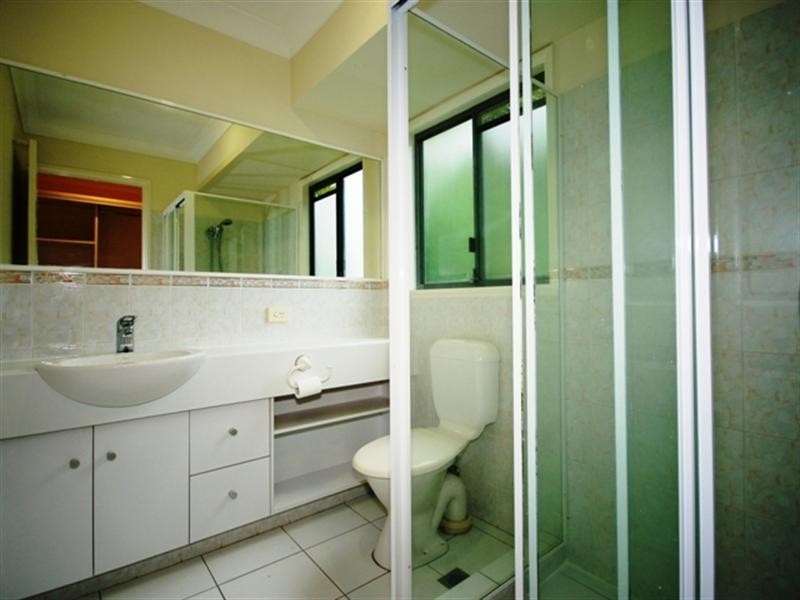 2 /77 Nobby Parade, Miami QLD 4220