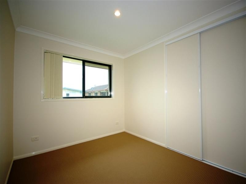2 /77 Nobby Parade, Miami QLD 4220