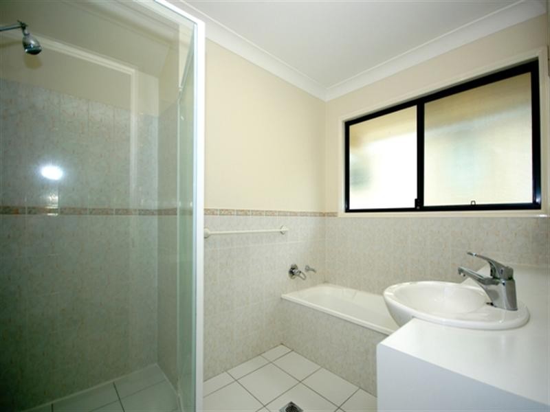 2 /77 Nobby Parade, Miami QLD 4220